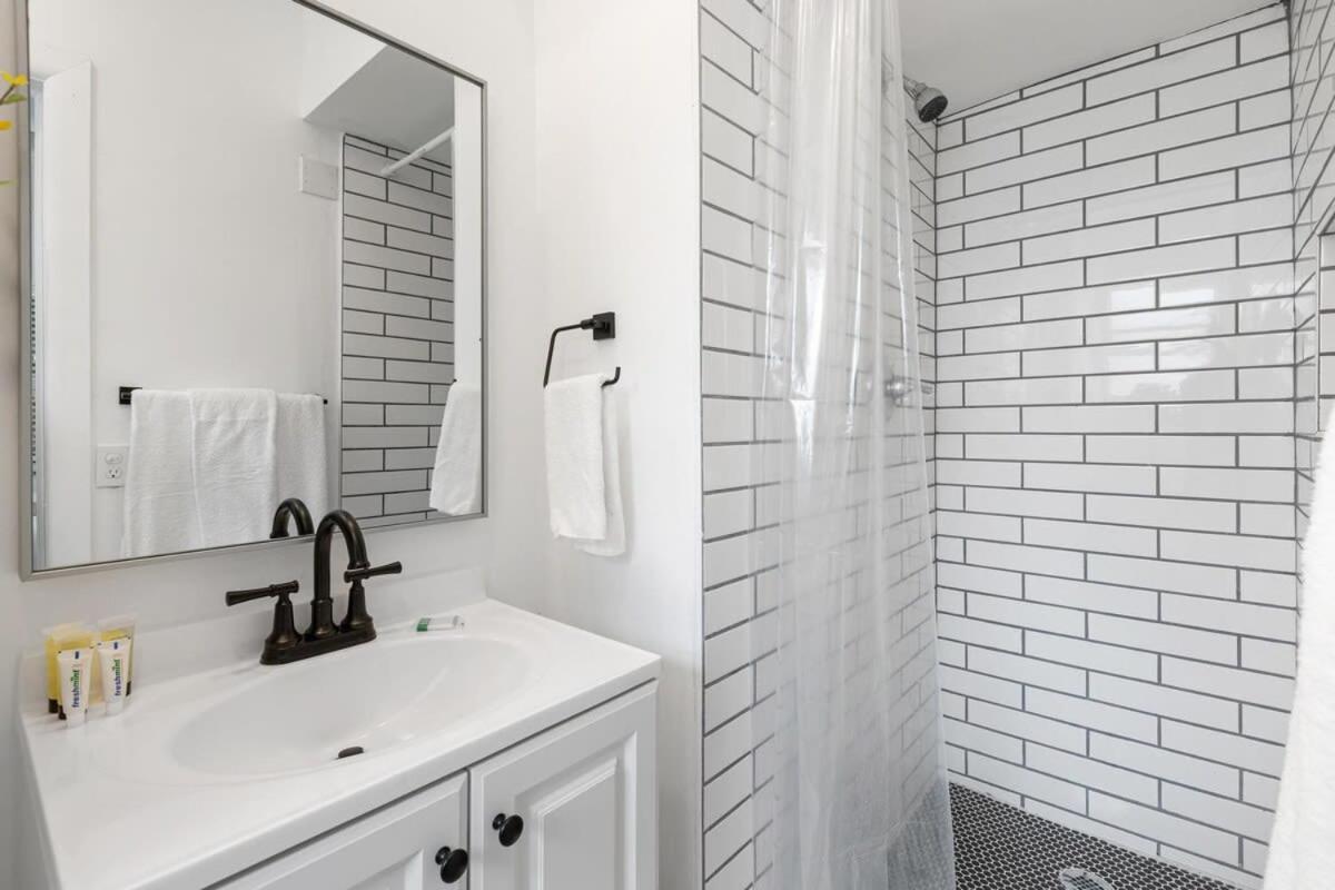Charming 2 Bedroom Apartment In Victoria Park 포트 로더데일 외부 사진