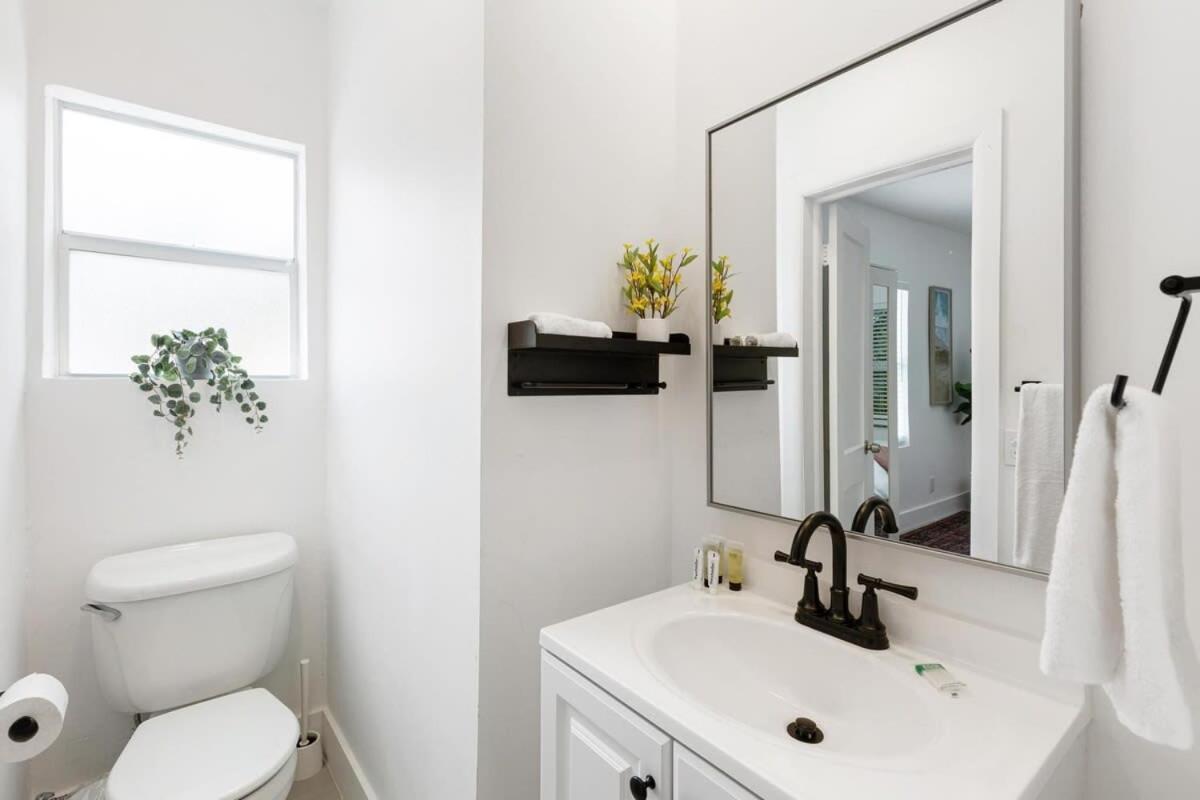 Charming 2 Bedroom Apartment In Victoria Park 포트 로더데일 외부 사진